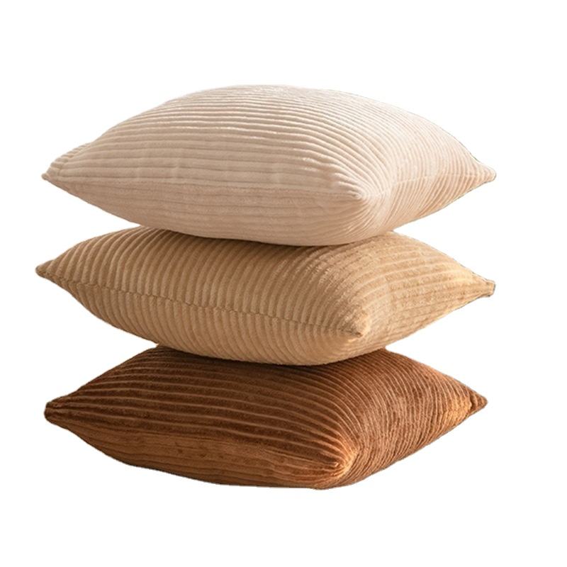 Housse de coussin rayée en velours – photo 2