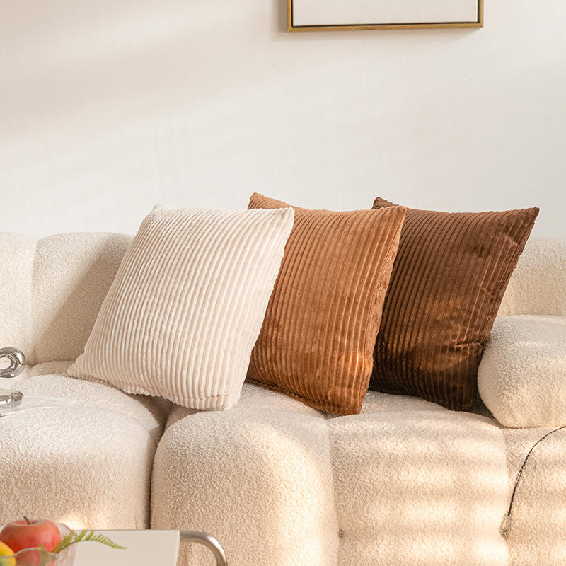 Housse de coussin rayée en velours – photo 3